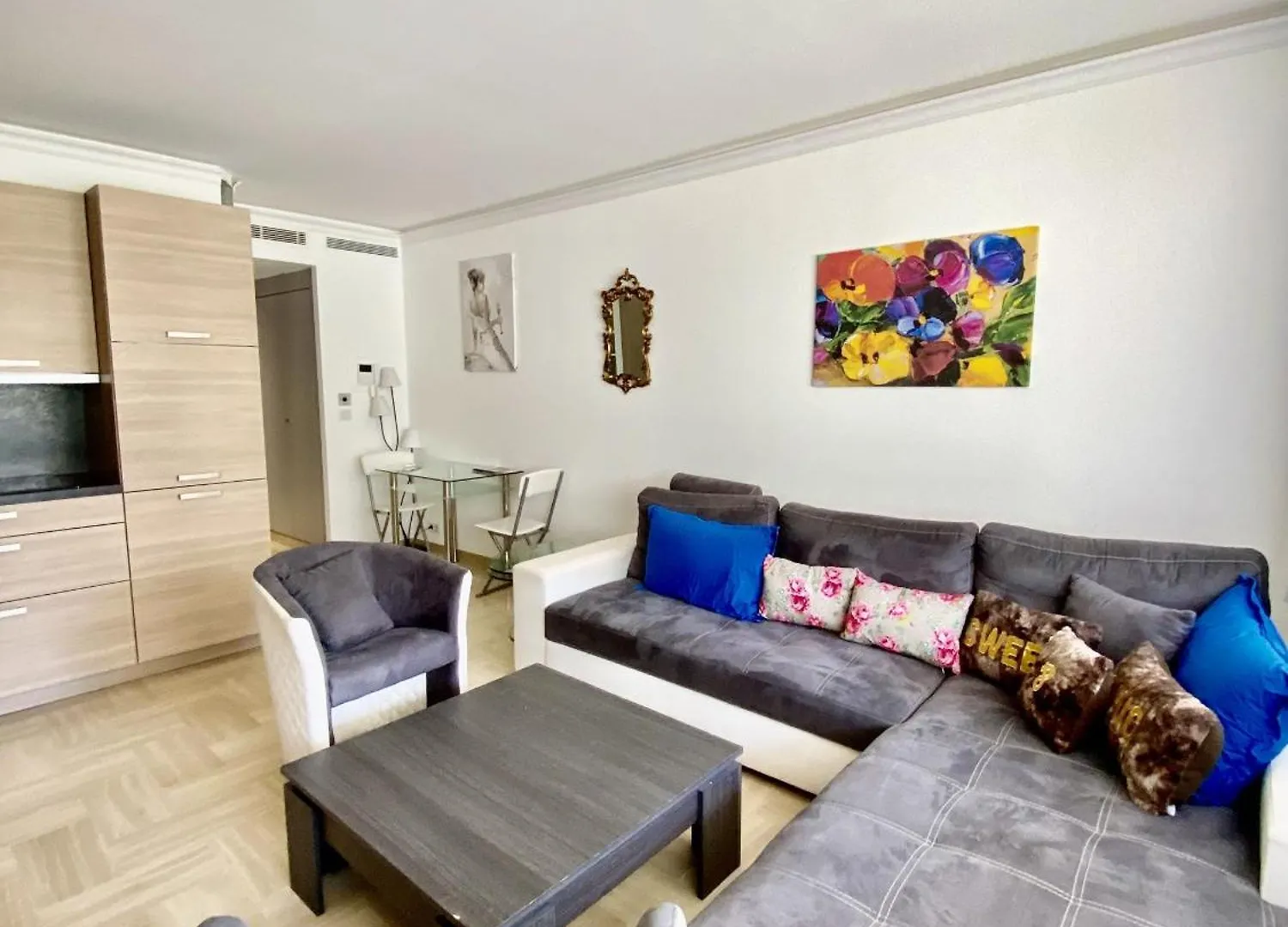 Elegant Studio Men5335 Cannes Francja